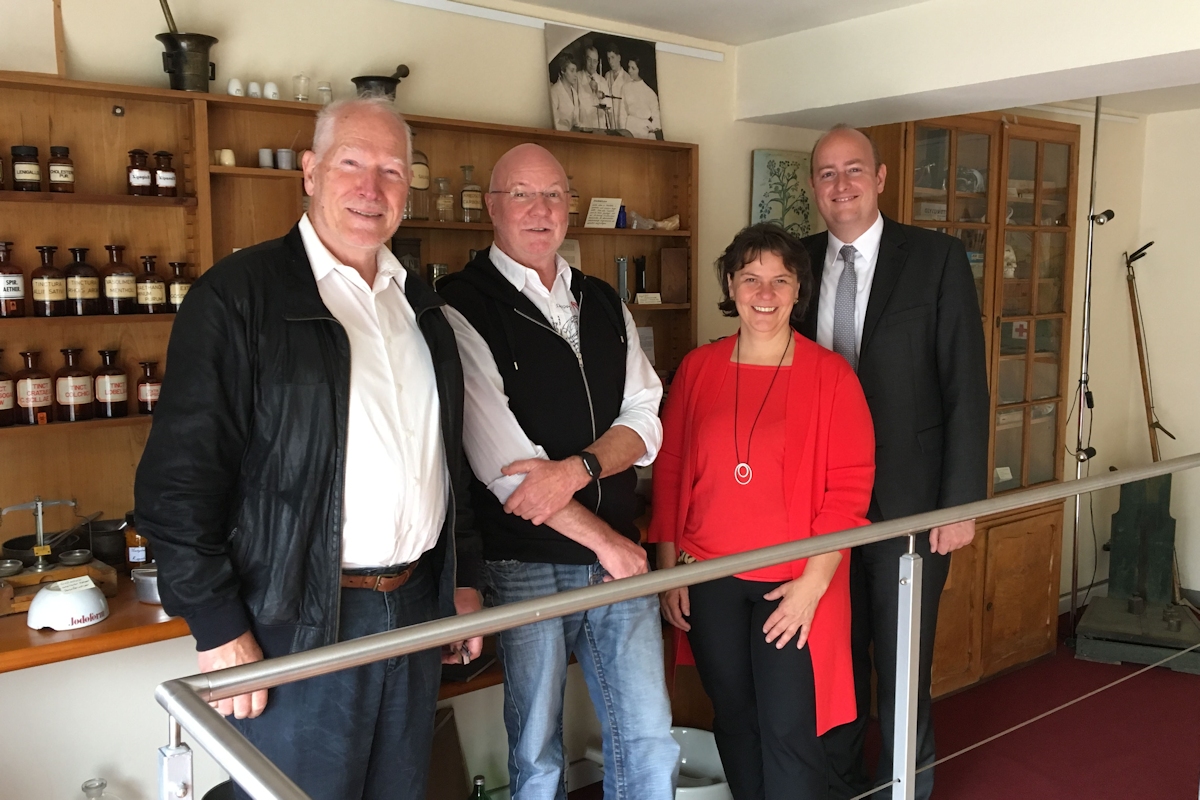 Matthias Hauer und Klaus-Hartmut Iltgen in der Reichsadler-Apotheke in Essen