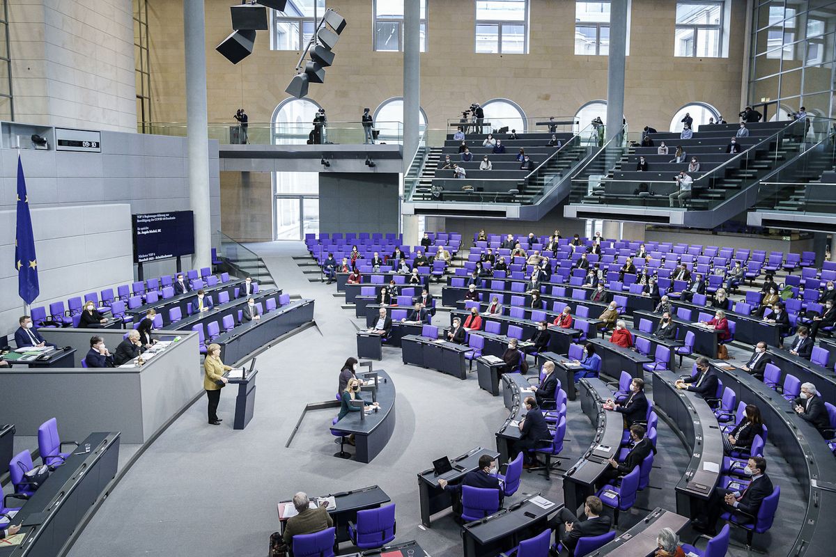 Bundeskanzlerin Angela Merkel bei ihrer Regierungserklärung zu den Corona-Beschlüssen vom Mittwoch im Plenum des Deutschen Bundestages