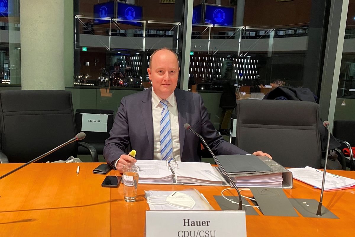 Auch am Donnerstag lag ein langer Tag vor den Abgeordneten im Wirecard-Untersuchungsausschuss. Das Bild entstand nachts zwischen zwei Zeugenvernehmungen