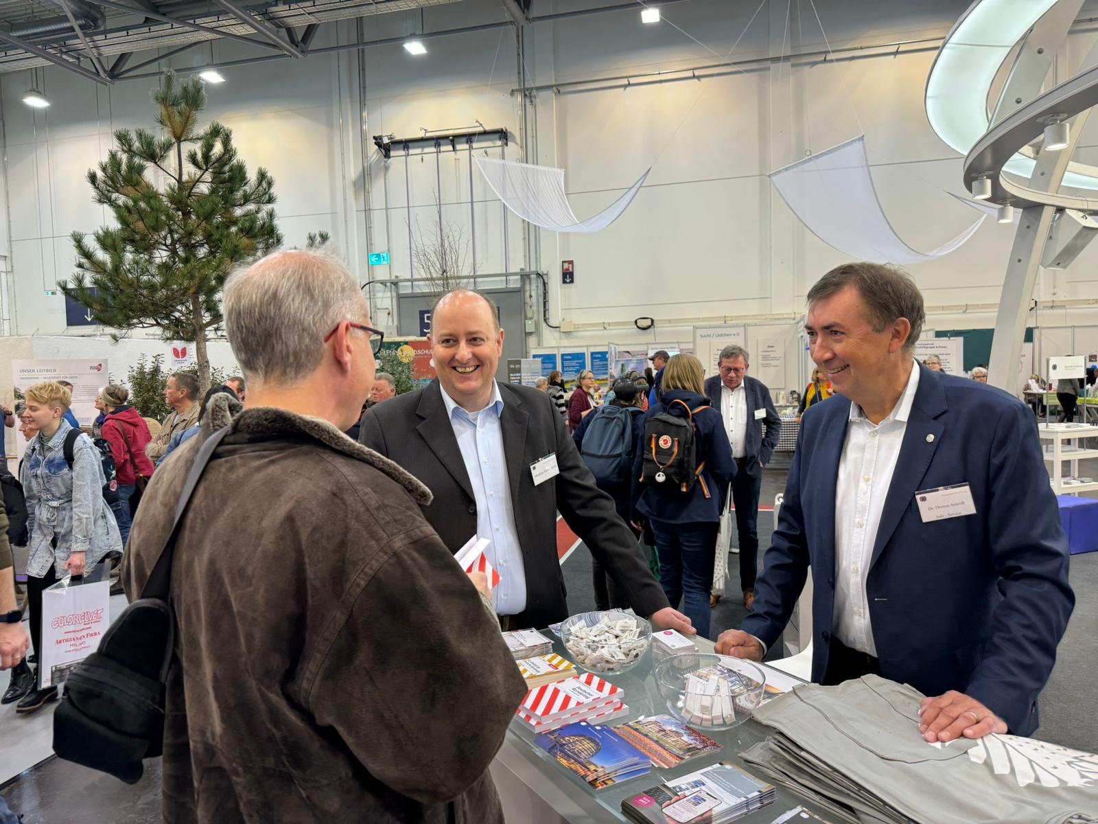 Informationsaustausch bei der Messe Mode Heim Handwerk ⋆ Matthias Hauer MdB